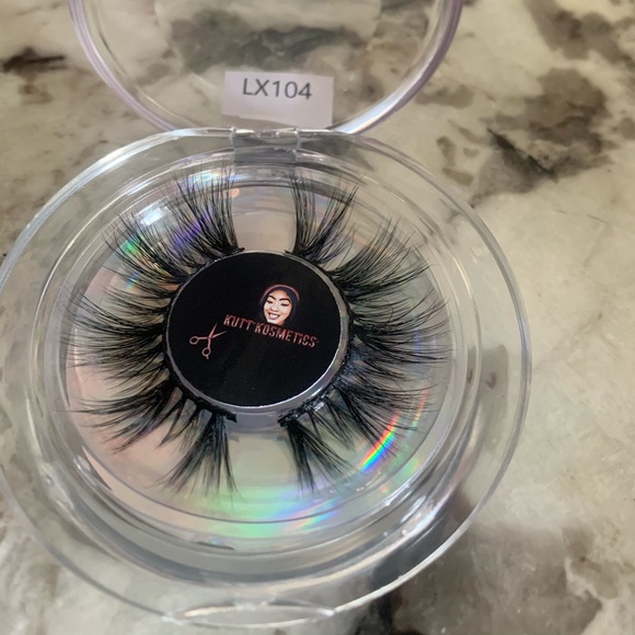 Lashes - Picture 1 of 4